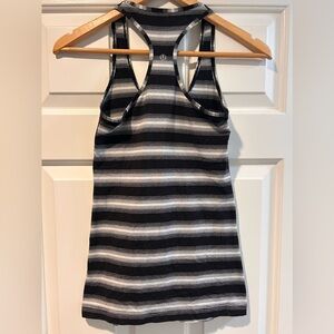 Lululemon Razorback Tank Top
Size 2
